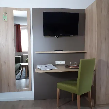 Zur Traube Πανδοχείο 3*