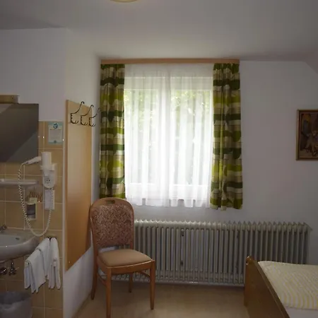 Zur Traube 여관 3*